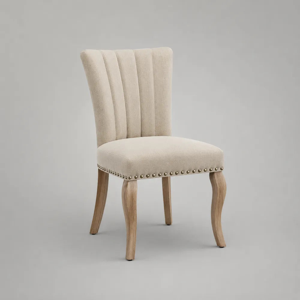 Chaise de salle à manger rembourrée tissu bouclé beige dossier cannelé pieds cabriole bois naturel 50 cm x 55 cm x 85 cm